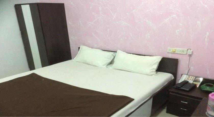 Hotel Manali Residency Gandhinagar Buitenkant foto